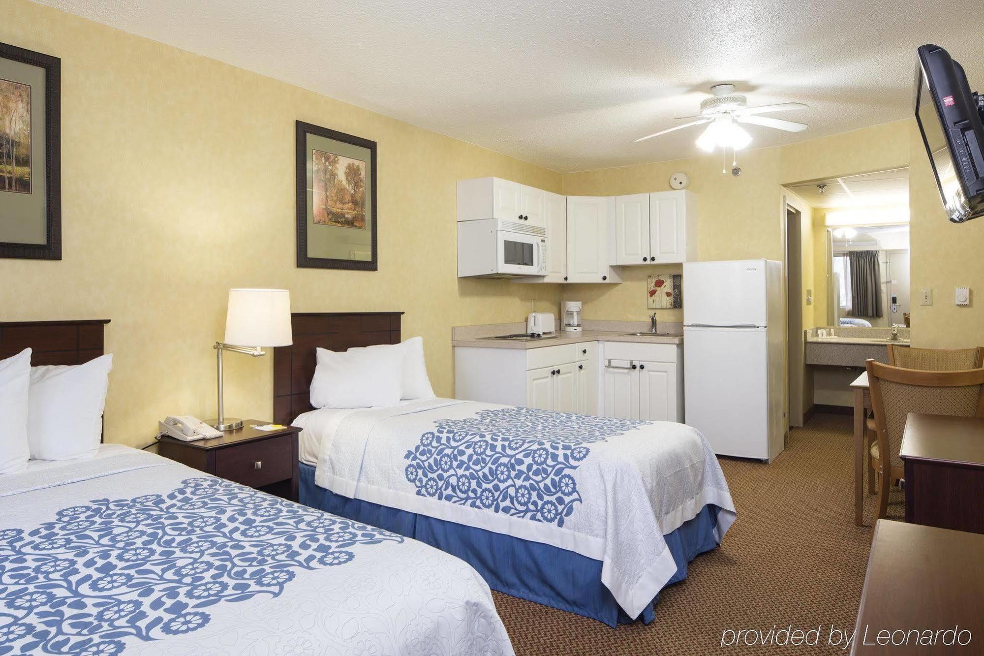 Days Inn By Wyndham Harrisburg North Esterno foto