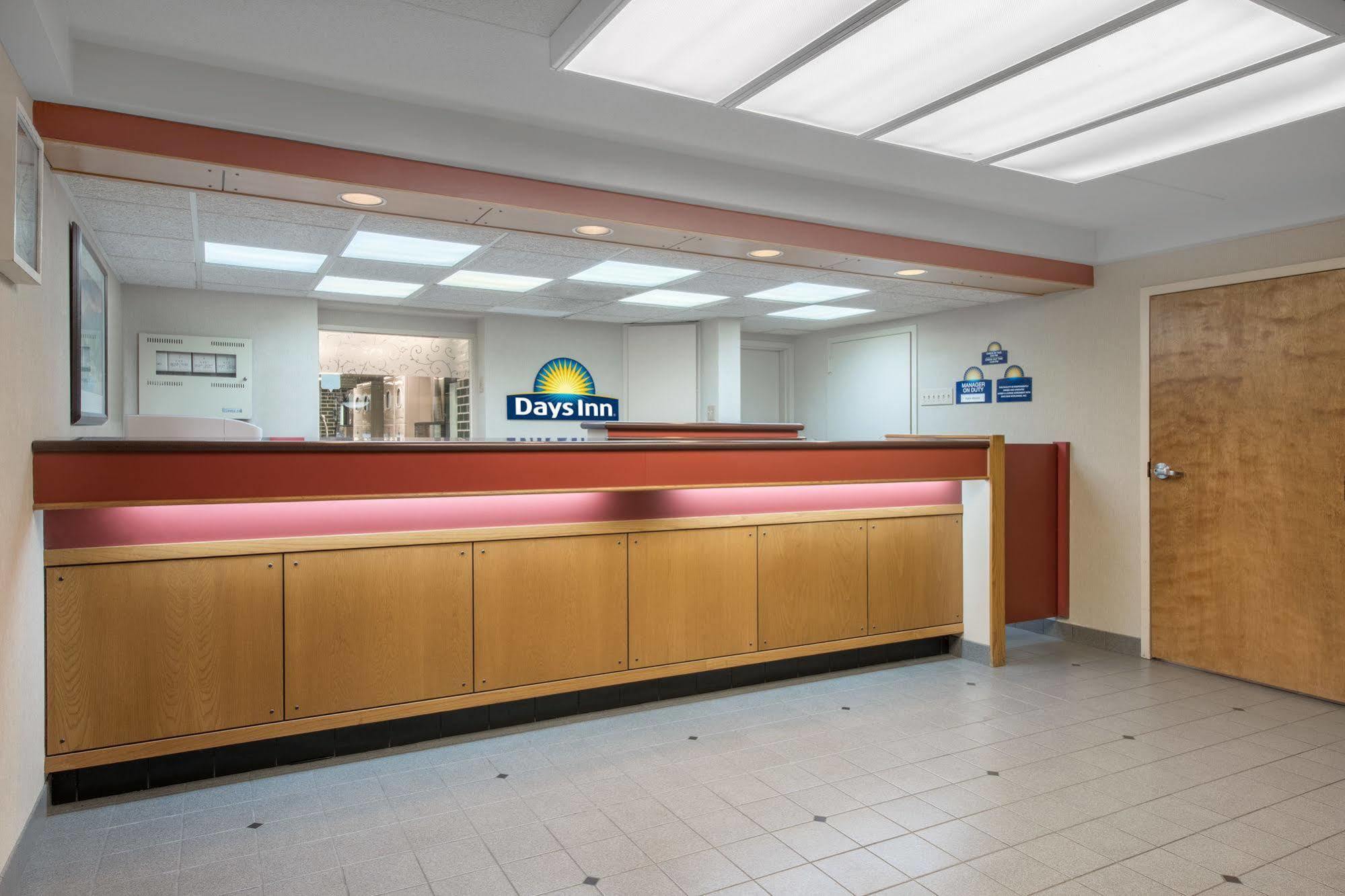 Days Inn By Wyndham Harrisburg North Esterno foto