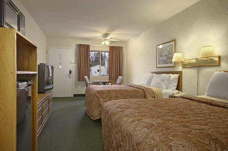 Days Inn By Wyndham Harrisburg North Esterno foto